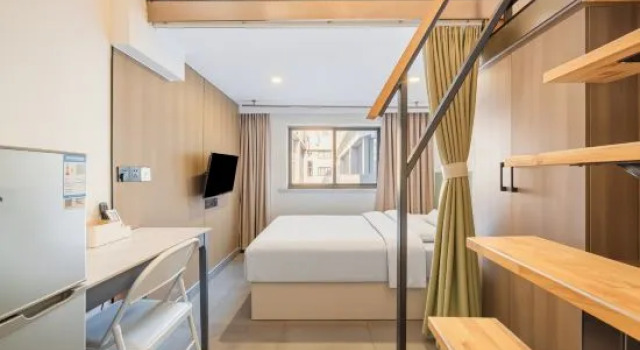 Кровать в общем номере (женский номер) YOUNG Serviced Apartment Hotel