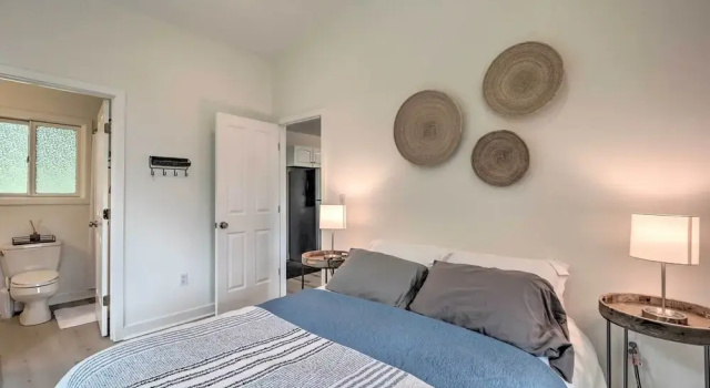 Airy & Bright Hideaway Near Smugglers' Notch!