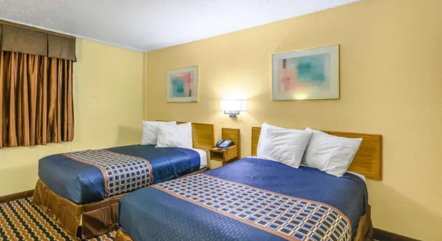 Четырёхместный номер Superior Rodeway Inn Metairie - New Orleans West