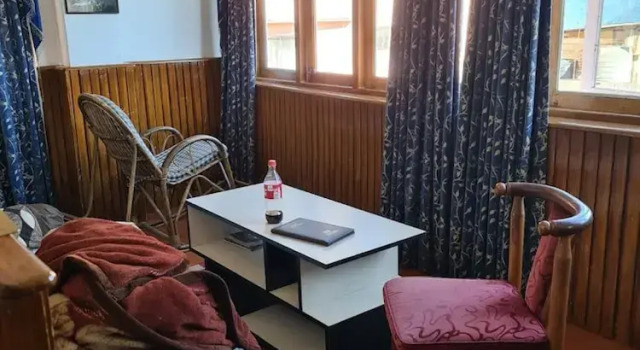 Standard room Pemaling Residency Pelling
