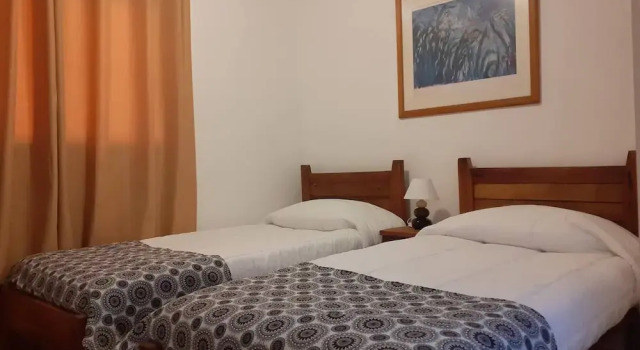 2 Personas, Bano Privado, Desayuno, Забронировать Дом для отпуска Отели Вальпараисо с парковкой, рядом с Atkinson Walk, Парковка