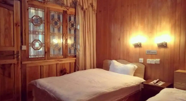 Tengchong Ginkgo Village Bencai Hotel, Book Hotel Tengchong Yunnan