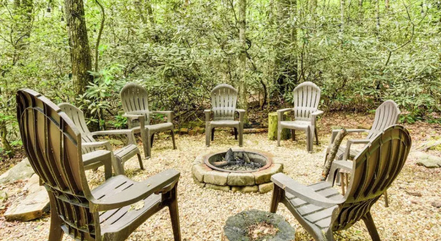 Коттедж 5 Mi to Unicoi State Park & Lake: Hot Tub Haven!