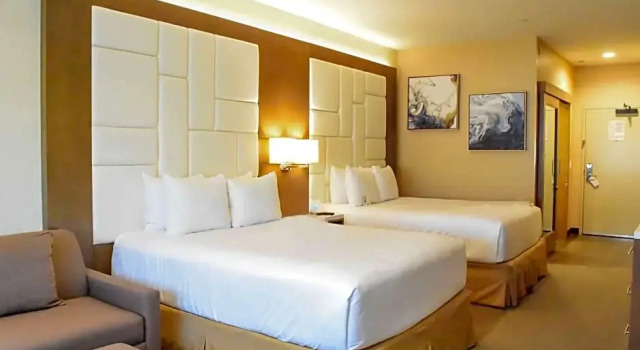 Четырёхместный номер Deluxe Wyndham Anaheim