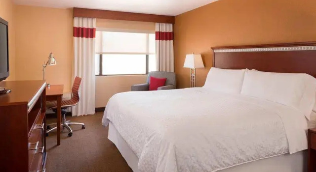 Кровать в общем номере Four Points by Sheraton Tucson Airport