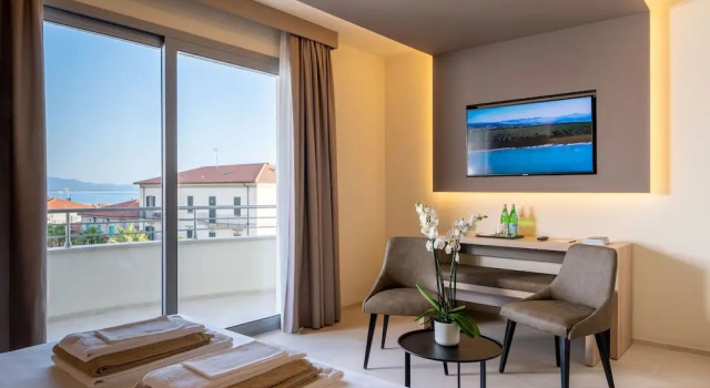 Номер Superior с балконом и с частичным видом на море Palace Lido Hotel & Suites