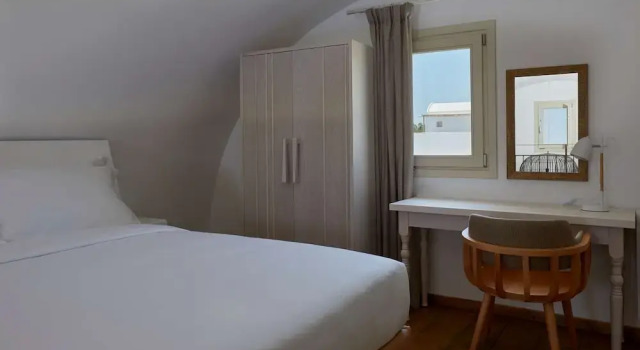 Двухместный Двухуровневый люкс с бассейном Sea Breeze Santorini Beach Resort, Curio Collection by Hilton