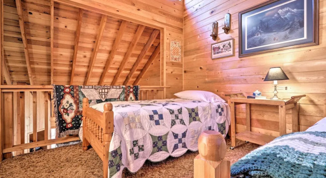 Cozy Cabin w/ Fireplace, Covered Deck & Gas Grill!, Забронировать Дом для отпуска Пайнтоп-Лейксайд штат Аризона
