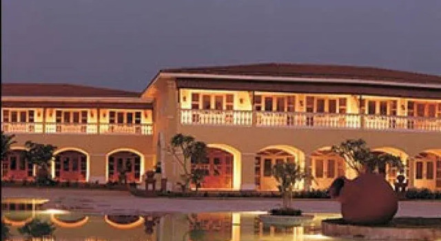 Полулюкс The LaLiT Golf & Spa Resort Goa