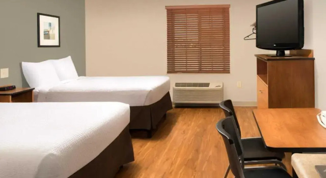 Четырёхместная студия WoodSpring Suites Odessa