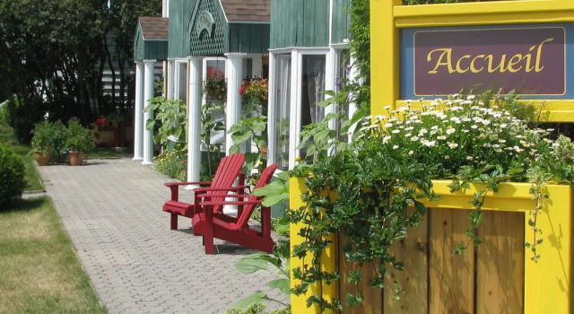 Hotel Le Pionnier, Rezerwuj Hotel Hotele w Manicouagan z parkingiem, Parking