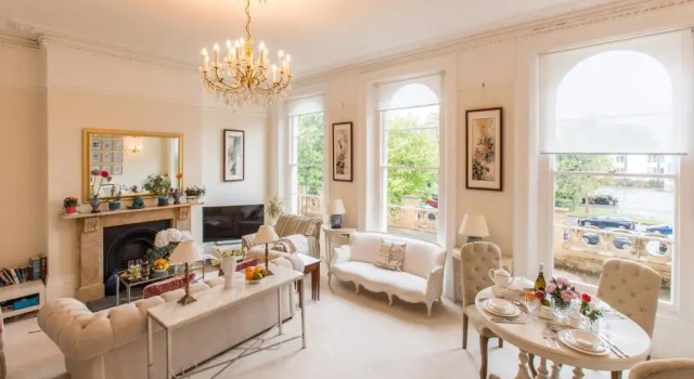 Flat 3, 6 Lypiatt Terrace Cheltenham Gloucestershire GL50 2SX, Забронировать Отель Отели Челтнем с парковкой, рядом с Cheltenham Playhouse, Парковка