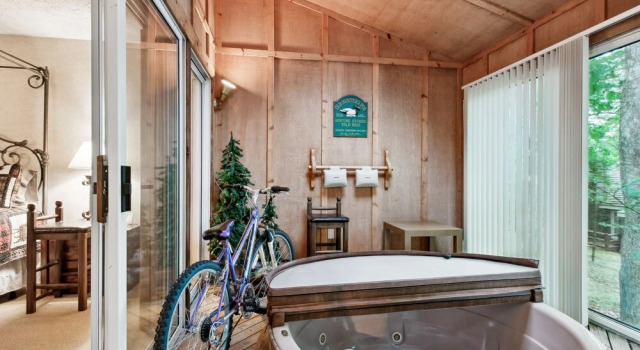 Коттедж Lake Harmony Home w/ Screened Porch & Hot Tub!