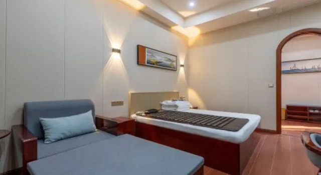 Люкс с балконом и с видом на внутренний двор Chongqing Kaibu Courtyard Centennial Style of Western-style Houses High-end Residence Nanbin Road Changjiang Cableway Store