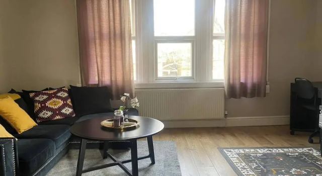 Cosy London Home With 2 Bedrooms