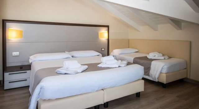 Трёхместный номер Deluxe с балконом Hotel Rosa