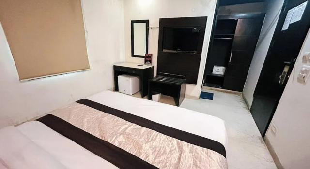 Номер Deluxe с балконом The Metropolis Guest House Near RK Ashram Metro Station