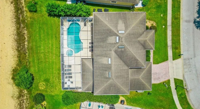 Large Villa - Close to Disney with extended patio and golf course views, Забронировать Вилла Отели Давенпорт с парковкой, рядом с Гольф-клуб "Хайлендс-Резерв", Парковка