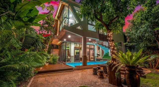 Вилла Luxury Villa Eternal, Private Pool, 3 Floors & Rooftop Terrace