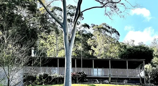 Семейный коттедж с 4 комнатами с балконом Bluegums Cabins Barrington Tops