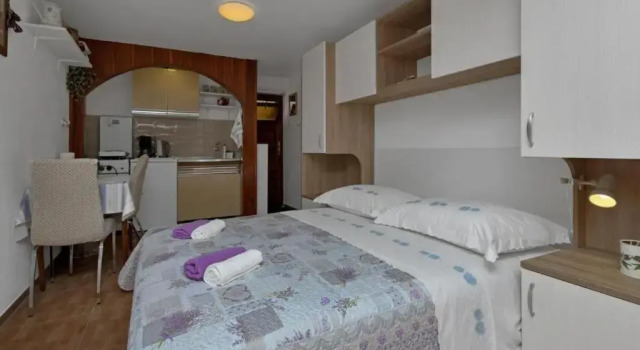 Sun&Sea studio apartment for 2, Забронировать Апартаменты/квартира Отели Макарска с парковкой, рядом с Францисканский монастырь, Парковка