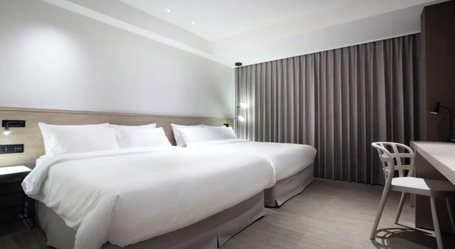 Четырёхместный семейный номер Standard KEEBE Hotel