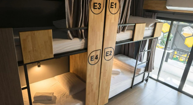 Кровать в общем номере Ray Coffee Bar & Hostel - Adults Only