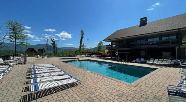 Коттедж Bear View Chalet with hot tub and near Ober
