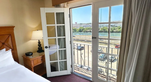 Deluxe Vierer Zimmer mit Flussblick La Posada Hotel
