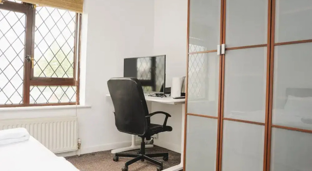 Room in Guest Room - Big Size Double Room in Coventry, Varaa Matkakoti Coventry West Midlands