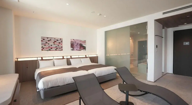Четырёхместный семейный номер Standard CINQS Hotel