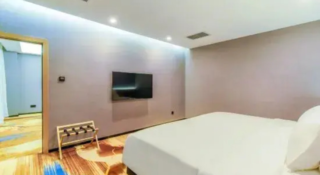 Люкс Money Holiday Inn（JiaHe wanggang Subway station store）