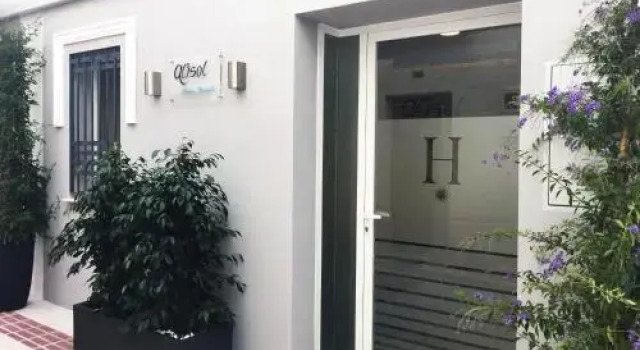 Hostal El Caprichito Marbella, Забронировать Отель Марбелья Коста-дель-Соль, рядом с Автобусный вокзал Марбельи