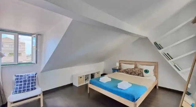 Cozy & Authentic Flat In The Center, Забронировать Отель Отели Лиссабона 3 звезды, рядом с Рештаурадориш, 3*
