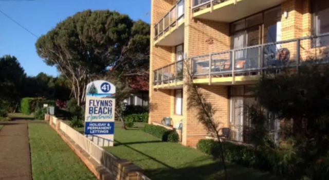7 Flynn's Beach Apartment