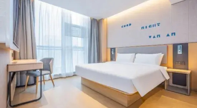 Люкс Home Inn (Shanxian County Government Cloud Data Center Branch)