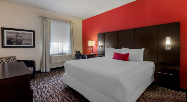 Четырёхместный люкс с 2 комнатами C Hotel by Carmens, BW Premier Collection
