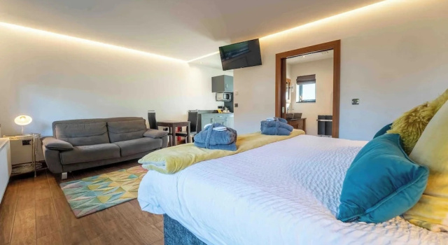 Люкс с балконом Antrim House Guest Rooms & Suites