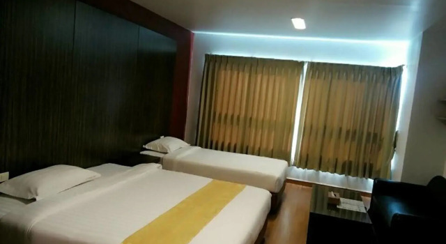 101 Holiday suite