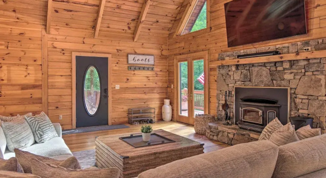 7 Mi to Ski Slopes: Mars Hill Cabin w/ Hot Tub!, Reserva ahora Casa o chalet Mars Hill Apalaches