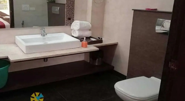 Номер Premium с балконом и с видом на город Hotel Blue Neck Hudda City Centre Fortis Hospital