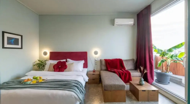Topfloor Getaway Balcony&hot Tub+acropolis View, Забронировать Апартаменты/квартира Афины Острова Саронического залива - Аттика, рядом с Холм Филопаппос