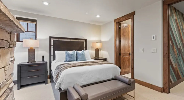 1138 Skiers Heaven! Luxury Home Close To Park City Mountain! Two Hot Tubs & Gorgeous Outdoor Space! 6 Bedroom Home by RedAwning, Забронировать Дом для отпуска Коттеджи Парк-Сити, рядом с Горнолыжный подъемник First Time Lift, Коттедж