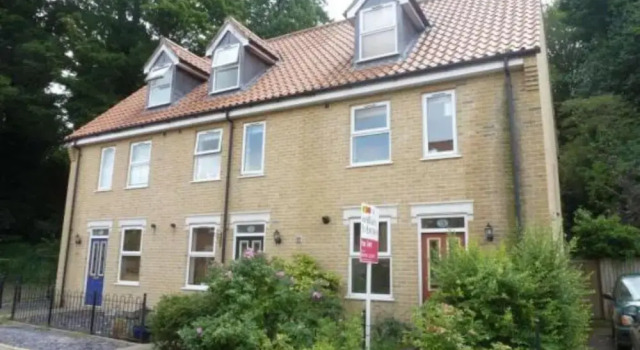 Toothbrush Apartments- Ipswich Townhouse, Забронировать Апартаменты/квартира Отели Ипсвича с парковкой, рядом с Музей в бомбоубежище на Клиффорд-Роуд, Парковка