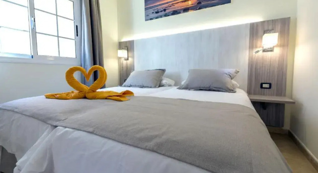 Апартаменты с балконом и с видом на бассейн Villa del Mar