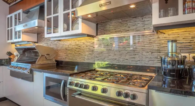 Вилла Villa Kamboja - Intimate Luxury Lovina Beach Villa