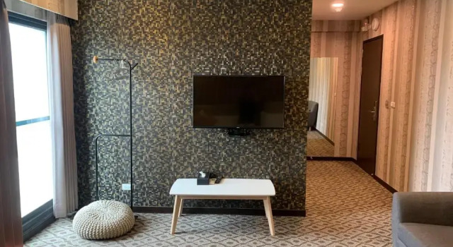 Четырёхместный номер Standard с балконом Chi Shing Hai Hotel