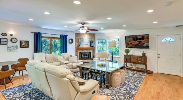 Walk to the Beach: Pet Friendly w/ Fire Pit!, Réserver Maison de vacances Coloma Michigan