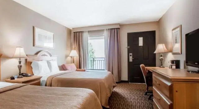 Номер Standard Quality Inn US65 & E Battlefield Rd Springfield