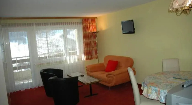 ABA-Sporting Apartment House, Забронировать Апартаменты/квартира Отели Лейкербад с парковкой, рядом с Горнолыжный подъемник Геммибан, Парковка